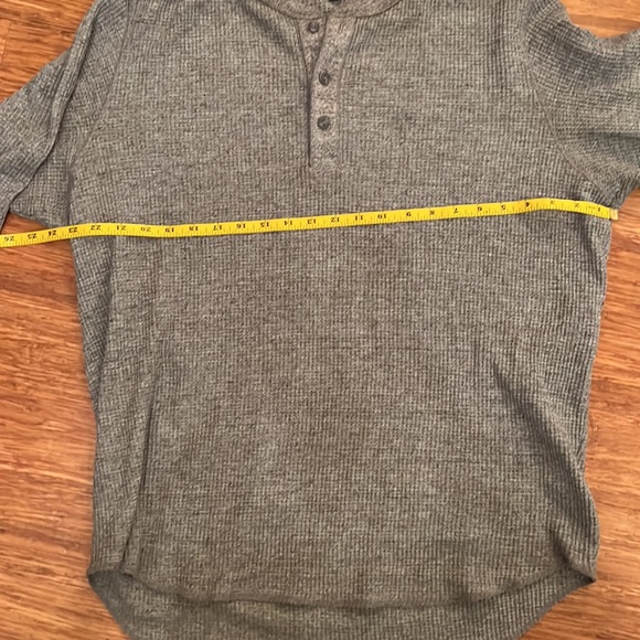 Uniqlo waffle-knit Henley sweater - Picture 3 of 4